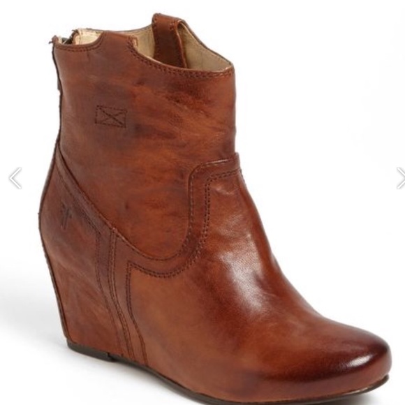 Frye Shoes - 😻👉HOST PICK👈😻 Frye Carson Wedge Bootie
